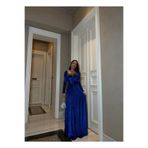 Modafeminen ESNEK SİMLİ KADİFE KARE YAKA TAŞ VE KEMER DETAYLI ABİYE ELBİSE 583122 SAKS