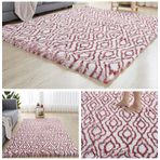 Modern Ev Dekoru Beyaz Kabarık Tüylü Halı 70 x 120 cm Yumuşak Peluş Halı Çocuk Oyun Alanı Kanepe Oturma Odası Yatak Odası Balkon için Koyu Kırmızı Çizgiler ile Şık Uzun Tüylü Mat