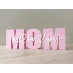 "mom We Love You" Dekoratif Masaüstü Yazı - Anneye Anlamlı Hediye Masa Süsü - Pembe - Beyaz - 16 x 5.2 cm - Modern