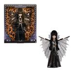 Monster High - Bebek, Elvira, Karanlık Büyünün Hanımı, Koleksiyon Figürü Siyah Suni Deri Elbise, Gümüş Batwing Cape ve Yüksek Kaliteli Aksesuarlı, HYV99
