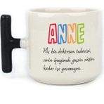 Mor Mürekkep Anne Hiç Bir Doktorun Tedavisi Baskılı Siyah Kulplu T Kupa - Açık Gri - Beyaz - 200 ml
