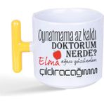 Mor Mürekkep Oynatmama Az Kaldı Doktorum Nerede Baskılı Sarı Kulplu T Kupa - Açık Gri - Beyaz - 200 ml