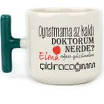 Mor Mürekkep Oynatmama Az Kaldı Doktorum Nerede Baskılı Yeşil Kulplu T Kupa - Açık Gri - Beyaz - 200 ml