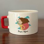 Mor Mürekkep Süper Mom Pelerin Baskılı Kırmızı Kulplu C Fincan - Açık Gri - Beyaz - 200 ml