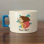 Mor Mürekkep Süper Mom Pelerin Baskılı Mavi Kulplu C Fincan - Açık Gri - Beyaz - 200 ml