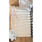 More And Mori Bebek %100 Pamuk Çift Taraflı Pike ve Poplin Fırfırlı Dantel detaylı Nevresim Takımı _Pike Örgü Ekru/Poplin Düz Ekru desen_100*150 - 100 x 150 cm