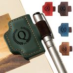 MOTEERLLU Bygone Mark Kişiselleştirilmiş Manyetik Deri Kalemlik Kitap Ayracı, Kadın, Erkek, Öğretmen, Kitap Severler için Baş Harfli Özel Yer İmleri (Yeşil Q)
