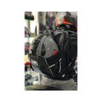 Motobros Su Geçirmez Karbon Desenli Deri Motosiklet Sırt Çantası – Reflektörlü, Kask Bölmeli, Günlük ve Seyahat İçin