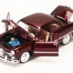 Motormax 1:24 1949 Ford Coupe -Bordo Model Araba