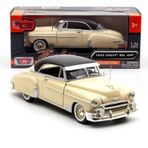 Motormax 1950 Chevy Bel Air 1/24 Diecast Model Yeşil Diecast Model Krem