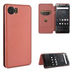 MUDASANQI BlackBerry Keyone Karbon Fiber Doku Manyetik Yatay Kapaklı TPU + PC + PU Deri Kılıf Kart Yuvalı Telefon Arka Kapağı (Kahverengi) ile Uyumlu Ultra İnce Kılıf