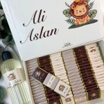 Muito Isme Özel Erkek Bebek Hediyelik Sütlü Madlen -Elite Seri-Aslan - 96 ADET + 200 ML KOLONYA
