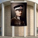 Mustafa Kemal Atatürk Askeri Üniformalı Poster Bayrak Premium Raşel Kumaş ATA41 2X3M