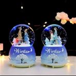 Müzikli Işıklı Kar Küresi Dekoratif Cam Küre Sevgiliye Romantik Hediye Yeni Yıl Doğum Günü Sürprizi Özel Tasarım Kaliteli Konsept Kar Tanecikli Noel Kış Masalı Temalı Lüks Hediyelik Snow Globe