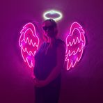Neon Kanatları Neon Metal Tabela - Metal Destekli Çarpıcı LED Neon Duvar Sanatı, Modern Ev Dekoru, Barlar veya Stüdyolar için Mükemmel. Kalın ve Benzersiz Neon Işıklı Tabela (Uzaktan Kumanda Olmadan)