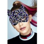 NessiWorld Siyah Kadife Kumaş Üzerine Mor Beyaz Payetli Pullu Parti Maskesi 16x14 cm