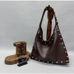 Nevalia Kahverengi Metal Stud Detaylı Şık Omuz Çantası-Deri Görünümlü Günlük Kullanıma Uygun - Tek Ebat