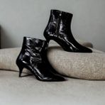 NE&VE SHOES Siyah Kırışık Rugan Sivri Burun Kadın Klasik Bot