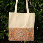 New Bazaar Kanvas Bez Çanta - Dokuma Kumaş Desenli - Iç Cepli ve Cırtlı - 36 x 40 cm - Turuncu Halı Desenli - Renkli