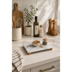 NEWNOW Mermer Desenli Kırılmaz Cam Sunumluk 14x24 cm – Ahşap Ayaklı Dekoratif Tepsi & Organizer Beyaz