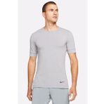 Nike Dri-Fit Yoga Kısa Kollu Erkek Üstü Gri