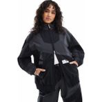 Nike Kadın Oversize Spor Ceket Siyah Rüzgara Dayanıklı Polyester Dokuma Günlük Kullanım İçin