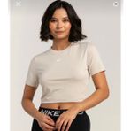 Nike Sportswear Essential Slim-Fit Cropped Short-Sleeve Krem Kadın T-Shirt FB2873-104