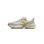 Nike V2K Run Womens Walking Shoes Reflektörlü Kadın Yürüyüş Ayakkabısı Krem