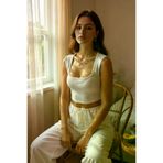 No 35 NO35lux2025438264 Kadın Beyaz Kare Yaka Kalınlaşan Omuz Detaylı Crop Top Bluz – Şık, Rahat Ve Kolay Kombinlenebilir