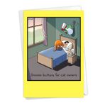 NobleWorks - 1 Komik Tüm Durumlar Boş Mizah Tebrik Kartı 12,7 x 18,7 cm Zarflı - Komik Çünkü Karikatür Evcil Hayvan Kedi, Erkekler ve Kadınlar için Yatak Desteği (1 Kart) - Erteleme Düğmesi C6396OCB