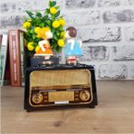 Nostaljik Radyo Görünümlü Öpüşen Çift Müzik Kutusu - Ahşap