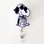 Nur Medikal Giyim Gözlüklü Snoopy Temalı Yoyo Yaka Kartlığı