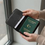 Oh Deer Leather Hakiki Deri Pasaport Kılıfı – Kart Bölmeli Seyahat Cüzdanı & Travel Wallet - Siyah