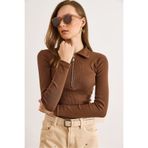 Olalook Kadın Acı Kahve Polo Yaka Fermuarlı Uzun Kol Esnek Bluz BLZ-19003103
