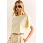 Olalook Kadın Açık Sarı Bisiklet Yaka Basic Tişört TSH-19000774