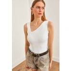 Olalook Kadın Beyaz Asimetrik Yaka Crop Triko Bluz BLZ-19002643
