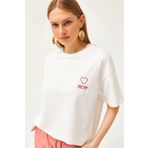 Olalook Kadın Ekru Mom Nakışlı 2 İplik Oversize Tişört TSH-19000785