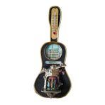 Ony Yapım Gitar Formunda Brüksel Resimli Üzerinde 2 Figürlü Termometre Anahtarlık