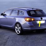 Opel Astra J Sports Tourer 2010-2015 Arka Bagaj Kapağı Açma Düğmesi