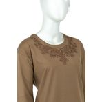 Oppland Kadın Şık Kolye Desen Yuvarlak Yaka Uzun Kol Tam Kalıp Likralı Viskon Penye Kumaş Anne Bluz Camel 3XL