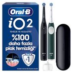 Oral-B iO2 Şarjlı/Elektrikli Diş Fırçası, 2'li Set, Siyah & Orman Yeşili, 2 Fırça Başlığı, Tek Şarjda 4 Haftaya Varan Kullanım, Seyahat Kabı