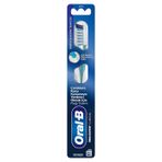 Oral-B Pro-Expert Clinical Derinlemesine Temizlik Diş Fırçası – Orta Sertlikte Fırça Kılları, 1 Adet