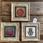 Oscar Stone Decor Çerçeveli Taş Duvar Dekoru Tablo 3'lü Set 20x20cm Nar Tablosu Nar Dua Fatma Ana