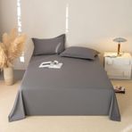 Otel Kalitesinde Koyu Gri Düz Çarşaf 230 x 250 cm 2 Kişilik Yumuşak Pamuklu Yazlık Yatak Örtüsü Elastik Değil Yatak ve Konfor için İdeal Lüks Uyku Deneyimi