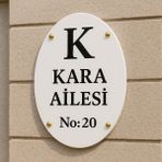 Outdoor One Kişiye Özel Pleksi Kapı İsimliği | Yazılı Pleksi Apartman & Site Tabelası 20 cm
