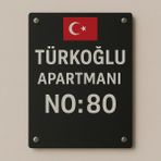 Outdoor One Kişiye Özel Türk Bayrağı Kapı İsimliği | Yazılı Pleksi Apartman & Site Tabelası 20x30cm