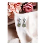 Oval Kristal Taşlı Minimal Beyaz Altın Kaplama Küpe