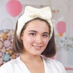 Özgüner Peluş Saç Bandı – Yumuşak ve Esnek Cilt Bakım Bandı – Makyaj, Duş ve Spa İçin Kadın & Genç Kızlara Özel Aksesuar (fiyonklu krem, 30)