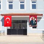 Özgüvenal Atatürk Posteri ve Türk Bayrağı Raşel Kumaş 100X150 cm -1 - Renkli