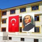 Özgüvenal Atatürk Posteri ve Türk Bayrağı Raşel Kumaş 200X300 cm -6 - Kırmızı